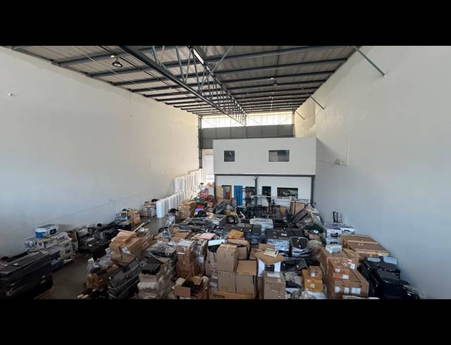 500M² WAREHOUSE TO LET IN LINBRO PARK